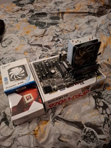 Περισσότερες πληροφορίες για "Amd fx 6350 +Gigabyte 970A-DS3P+Freezer A32+2x ram 8gb vengeance"