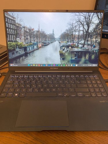 Περισσότερες πληροφορίες για "Asus Zenbook 15.6" FHD (Ryzen 5-7535U/16GB/512GB SSD/W11 Home) GR keyboard - κατάσταση καινούργιου"