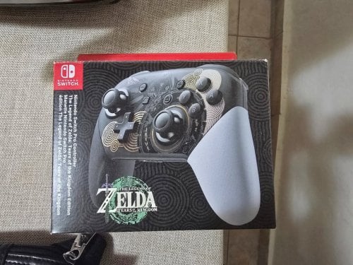 Περισσότερες πληροφορίες για "Nintendo Switch Pro Controller Zelda: Tears Of The Kingdom Special Edition"