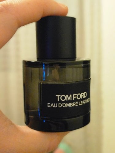 Περισσότερες πληροφορίες για "TOM FORD EAU D'OMBRE LEATHER 50ML"