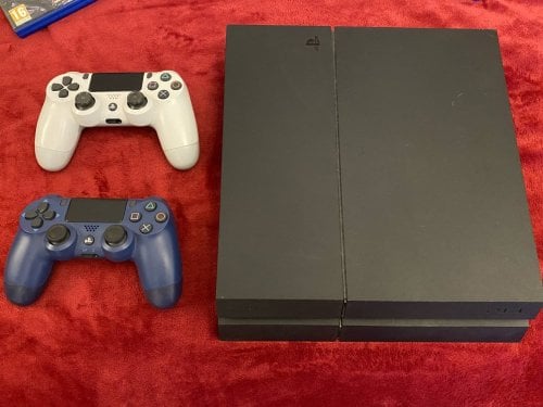 Περισσότερες πληροφορίες για "Sony PS4 1TB + 2 Controllers Used + Games and New Controller"