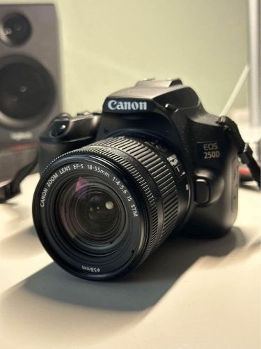 Περισσότερες πληροφορίες για "Canon EOS 250D"
