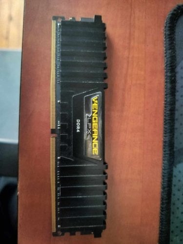 Περισσότερες πληροφορίες για "Corsair 8GB DDR4-2400 CMK8GX4M1A2400C14 (8 GB/DDR4/2400MHz)"