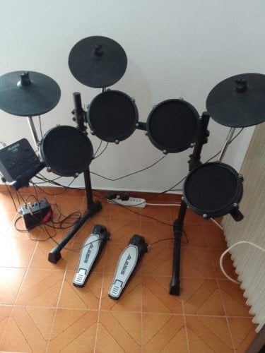 Περισσότερες πληροφορίες για "Alesis Turbo Mesh kit Drums + Ενισχυτής οπως φαίνεται στην εικόνα"