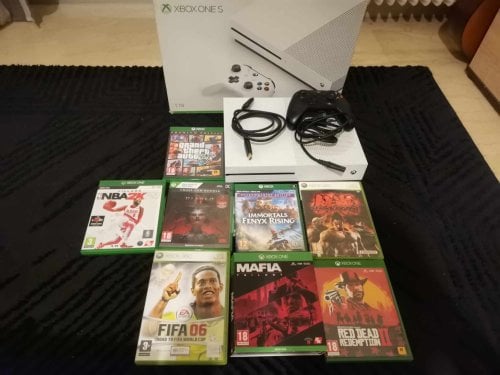Περισσότερες πληροφορίες για "Xbox One S 1TB με Κουτί + 10 Παιχνίδια"