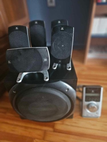 Περισσότερες πληροφορίες για "LOGITECH Z5500"