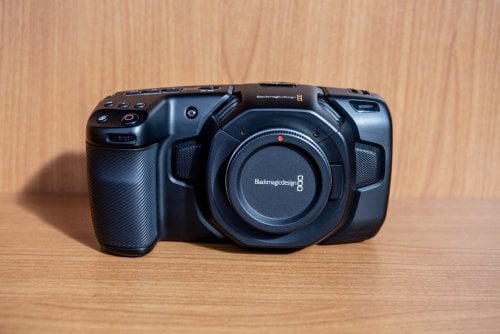 Περισσότερες πληροφορίες για "Black Magic Pocket Cinema 4K & Cage SmallRig"