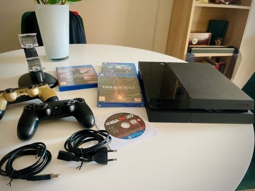 Περισσότερες πληροφορίες για "Play Station 4 +2 Dualshock +Dark Souls+Resident Evil 2"