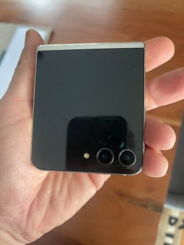 Περισσότερες πληροφορίες για "Samsung ​Galaxy Z Flip5 5G (8GB/512GB) Cream"