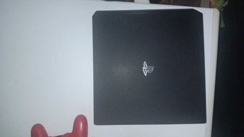 Περισσότερες πληροφορίες για "Sony PlayStation 4 Pro με ένα χειριστήριο και ακουστικά"