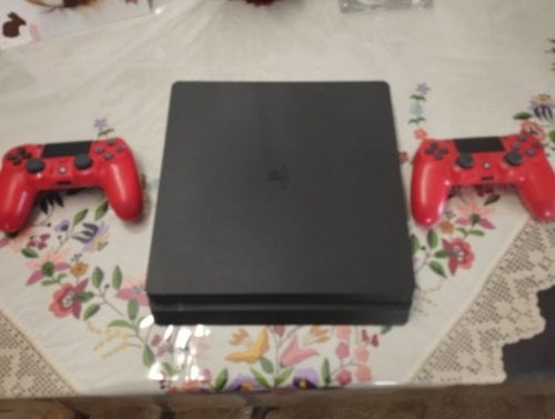 Περισσότερες πληροφορίες για "Sony PS4 1TB + 2 controllers(1 new)"
