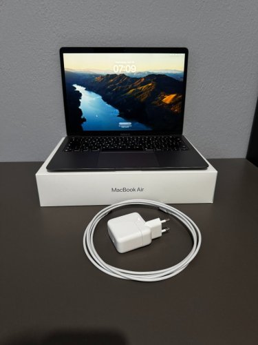 Περισσότερες πληροφορίες για "Apple M1 MacBook Air 13.3'' 256GB/8GB Space Grey"