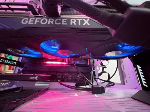 Περισσότερες πληροφορίες για "Gigabyte GeForce RTX­­ 4070 Ti GAMING OC 12G"
