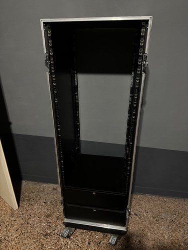 Περισσότερες πληροφορίες για "Flight Case Rack 32U"