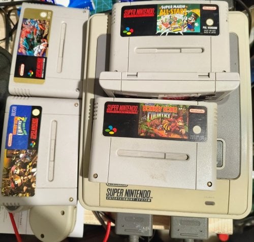 Περισσότερες πληροφορίες για "Super Nintendo (SNES) γνήσιο 1992 + κασέτες"