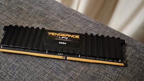 Περισσότερες πληροφορίες για "Corsair Vengeance 16gb"