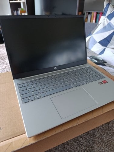 Περισσότερες πληροφορίες για "Laptop HP 15-FC0011NV R7-7730U/16/5"