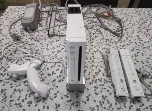 Περισσότερες πληροφορίες για "Κονσόλα Nitendo Wii άριστη με πάρα πολλά παιχνίδια"