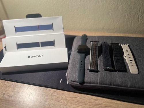Περισσότερες πληροφορίες για "Apple Watch SE 2022 (44mm/Μαύρο) + Λουράκια"