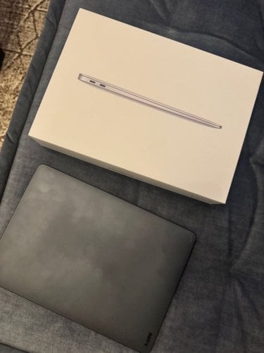 Περισσότερες πληροφορίες για "MacBook Air M1 Silver 16GB RAM, 256GB"
