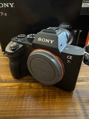 Περισσότερες πληροφορίες για "Sony A7RII"