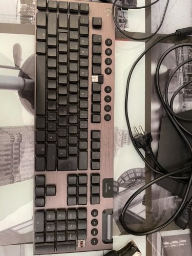 Περισσότερες πληροφορίες για "Logitech G915 LIGHTSPEED Wireless RGB Mechanical Gaming Keyboard"