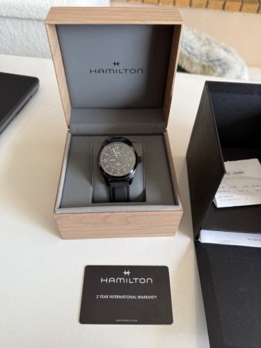 Περισσότερες πληροφορίες για "hamilton khaki field day date black"