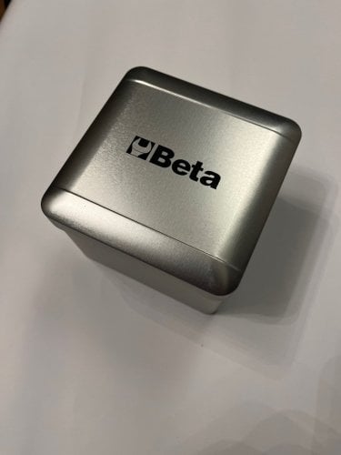 Περισσότερες πληροφορίες για "BETA 9593Α Χρονογράφος από ατσάλι 5 ATM αδιάβροχο με λουράκι σιλικόνης 150€"