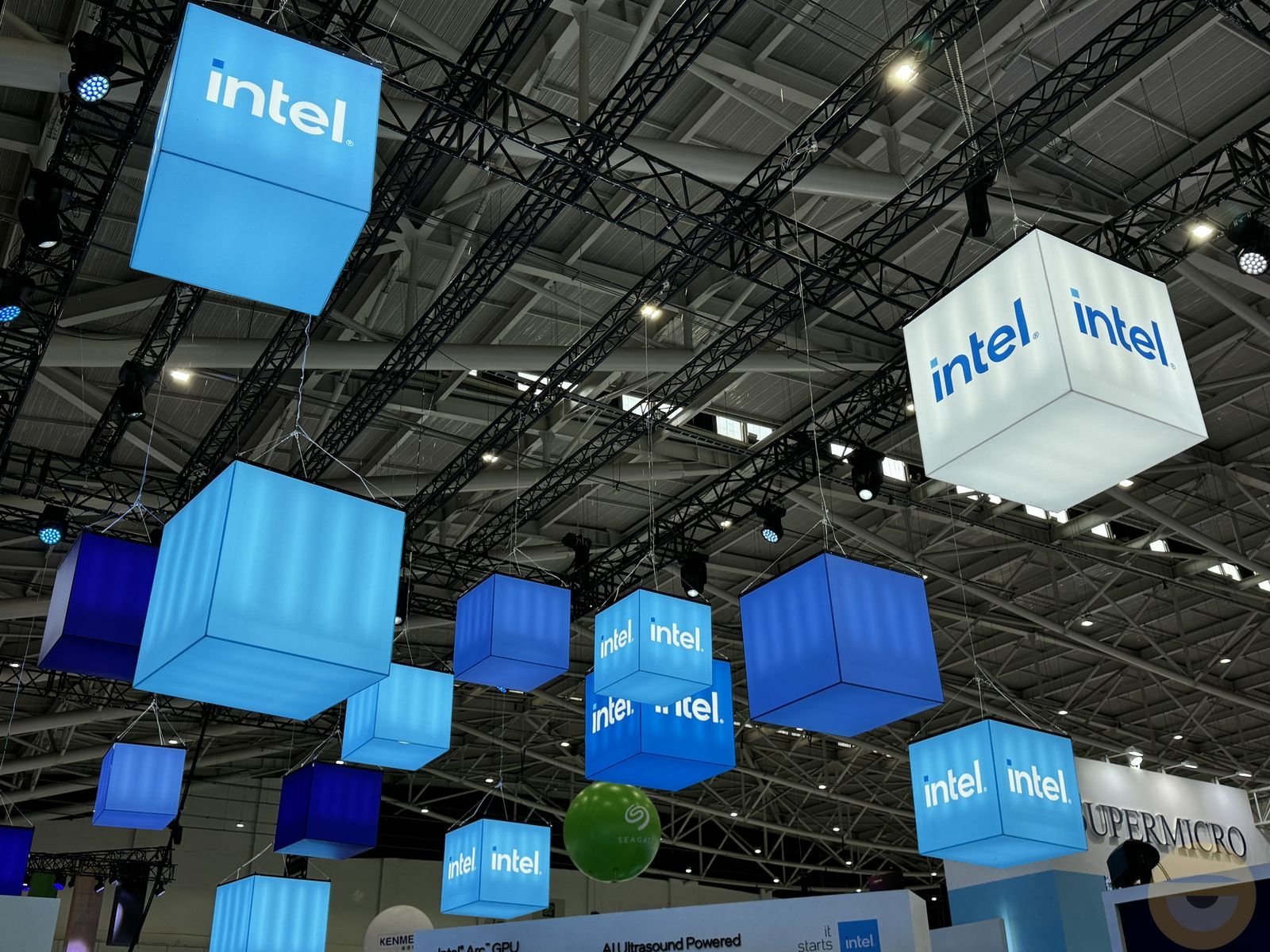 Περισσότερες πληροφορίες για "Η Intel επιβεβαιώνει σχέδιο αναδιάρθρωσης με μαζικές απολύσεις"