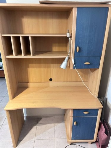 Περισσότερες πληροφορίες για "Γραφείο με βιβλιοθήκη διαιρούμενο"