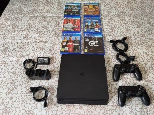 Περισσότερες πληροφορίες για "Πωλείται ps4 με δύο χειριστήρια κ βάση φόρτισης χειριστηρίων κ 6 παιχνίδια από Κομοτηνή."