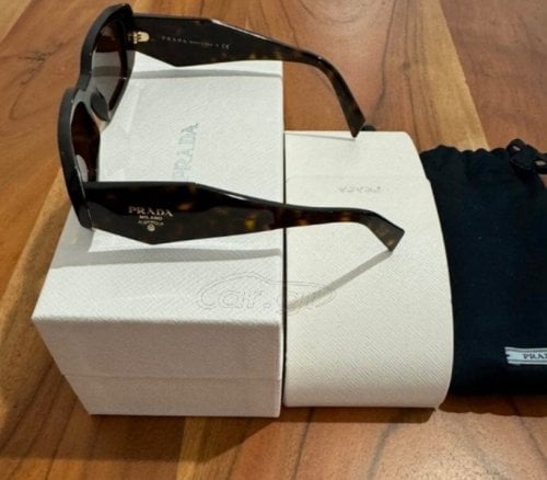 Περισσότερες πληροφορίες για "PRADA Γυαλιά ηλιου"