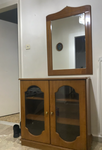Περισσότερες πληροφορίες για "Έπιπλο με καθρέφτη"