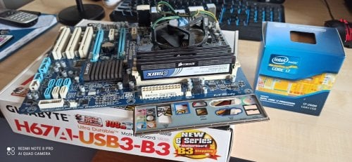 Περισσότερες πληροφορίες για "Gigabyte+Intel i7+Ram corsair"