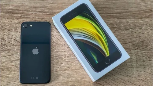 Περισσότερες πληροφορίες για "Apple iPhone SE 2020 (3GB/64GB) Μαύρο 100%🔋"