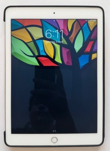 Περισσότερες πληροφορίες για "Apple iPad Air 2 Wi-Fi + Cellular 64 GB / 9.7" IPS Silver/White"