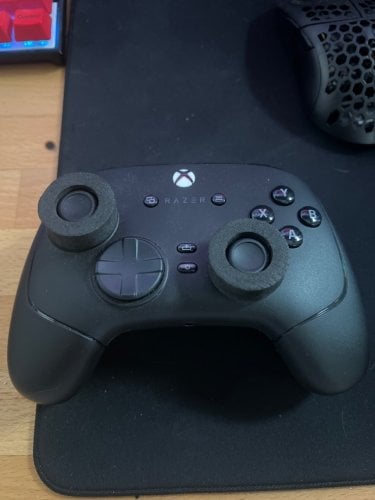 Περισσότερες πληροφορίες για "Razer wolverine v3 pro"