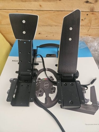 Περισσότερες πληροφορίες για "Moza SR-P Pedals & MOZA SR-P Accessory Kit."