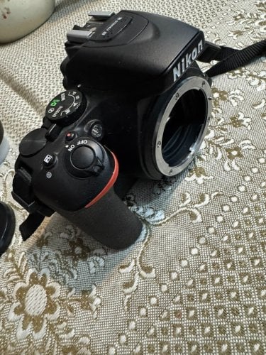 Περισσότερες πληροφορίες για "Nikon DSLR D5600 Crop Frame Kit (AF-P DX 18-55mm F3.5-5.6G VR) Black + εξτρα φακο + τριποδο"