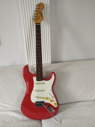 Περισσότερες πληροφορίες για "Marina Stratocaster Japan 1990"