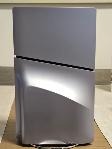 Περισσότερες πληροφορίες για "PlayStation 5 slim sterling silver original covers + δωρο charging stand"