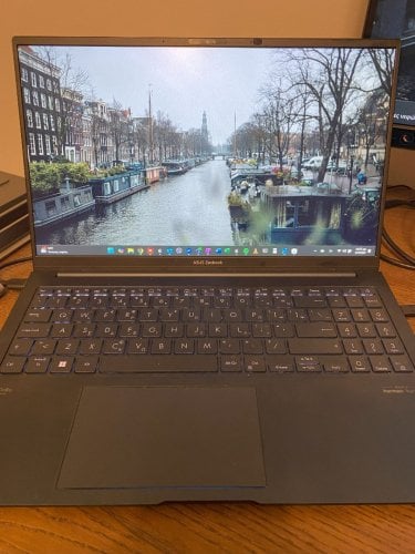 Περισσότερες πληροφορίες για "Asus Zenbook 15.6" FHD (Ryzen 5-7535U/16GB/512GB SSD/W11 Home) GR keyboard - κατάσταση καινούργιου"