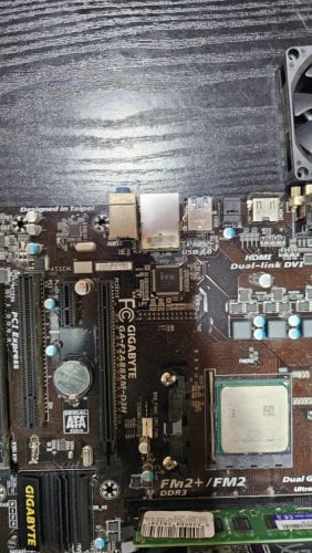 Περισσότερες πληροφορίες για "Gigabyte GA-F2A88X-D3H"