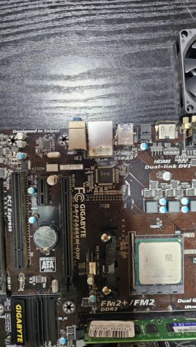 Περισσότερες πληροφορίες για "Gigabyte GA-F2A88X-D3H"