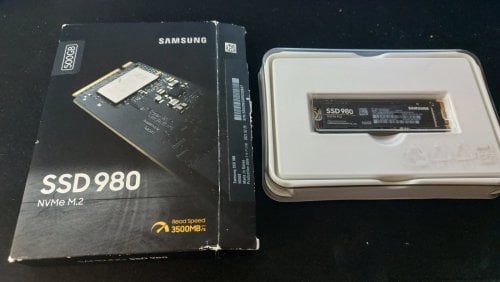 Περισσότερες πληροφορίες για "Samsung 980 SSD 500GB M.2 NVMe PCI Express 3.0 MZ-V8V500BW"