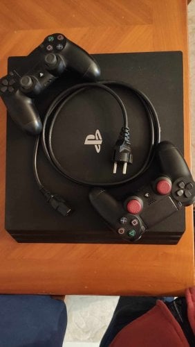 Περισσότερες πληροφορίες για "PS4 Pro 1tb + 2 χειριστήρια+ Prey"