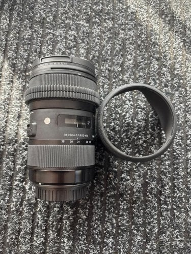 Περισσότερες πληροφορίες για "Sigma 18-35mm f 1,8 EF-Mount"