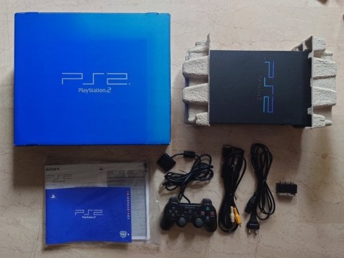 Περισσότερες πληροφορίες για "Playstation 2 Fat μοντέλο SCPH-39004 σε άριστη κατάσταση μέσα στο κουτί του"