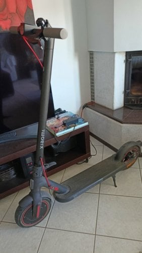Περισσότερες πληροφορίες για "Xiaomi scooter Pro 4"