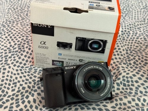 Περισσότερες πληροφορίες για "Sony α6000 + 16-50mm OSS Kit"